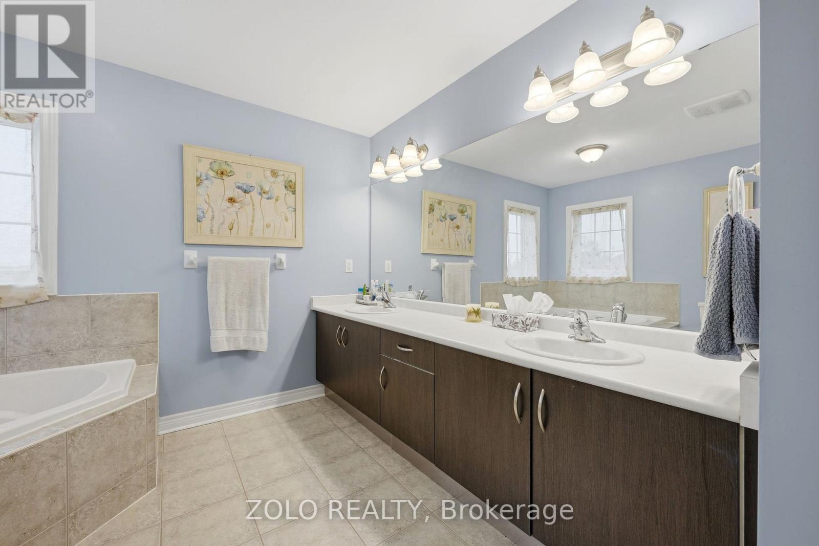 25 TWISTLETON STREET - 23
