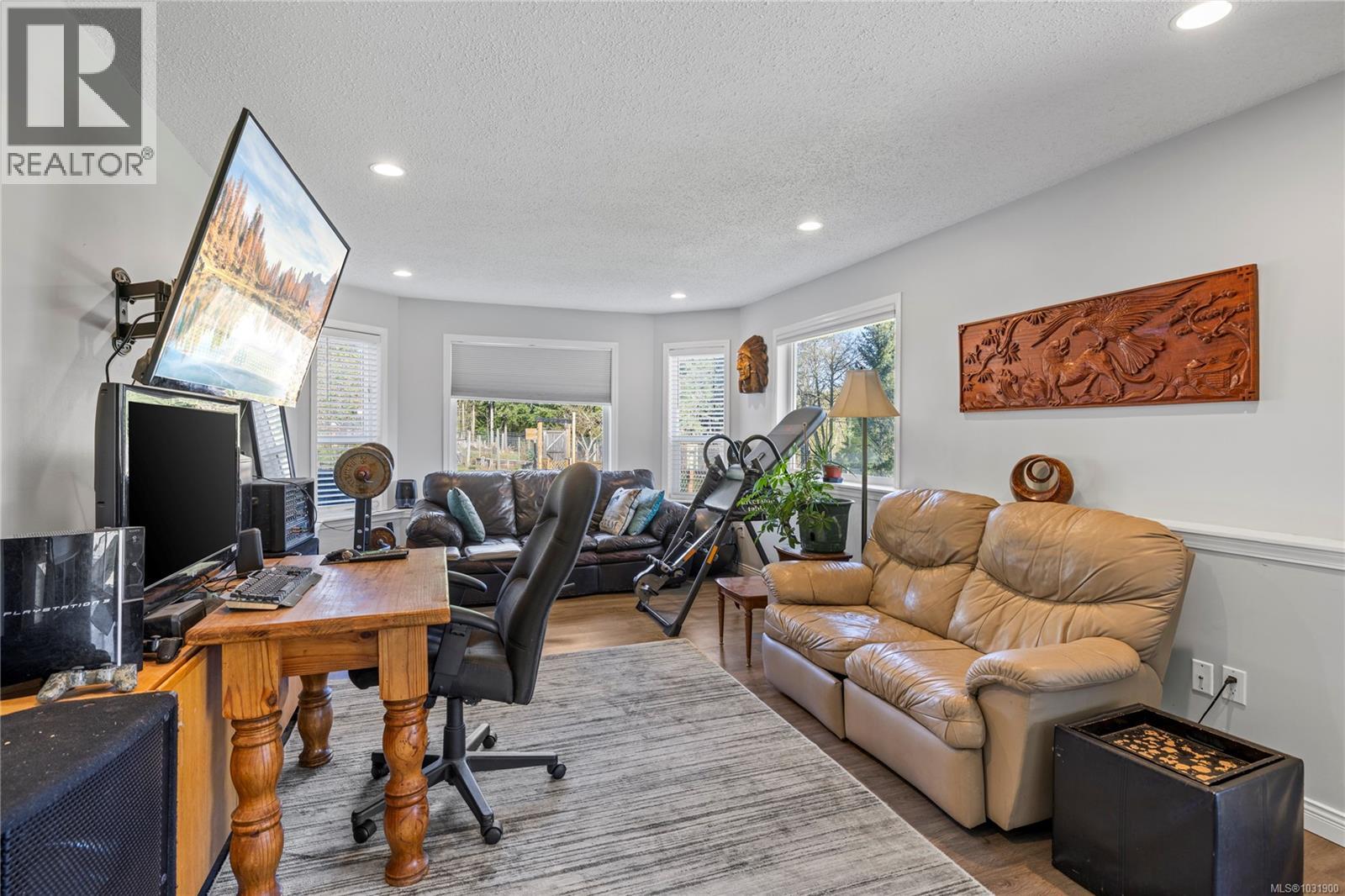 511 FOURNEAU WAY - 42