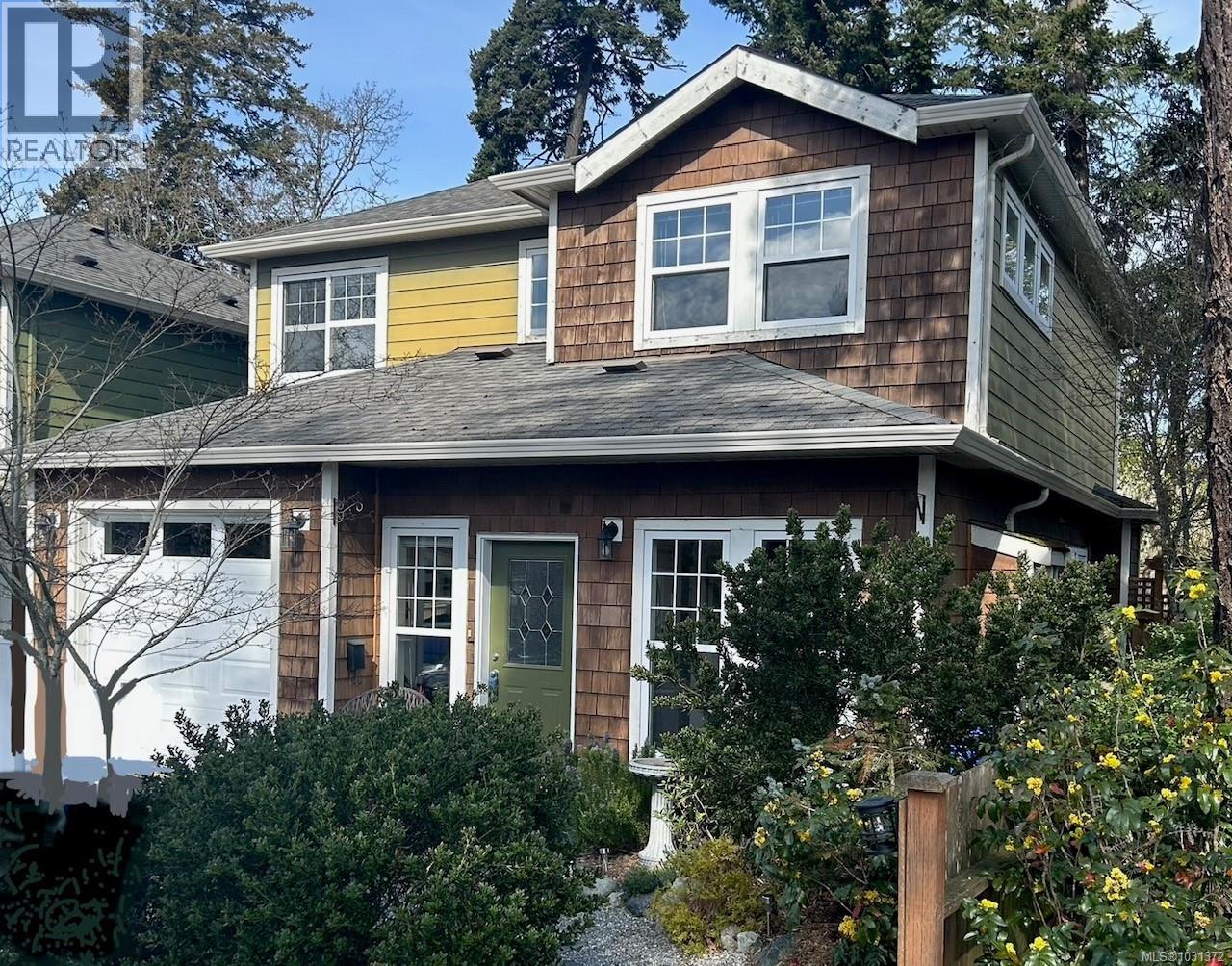 12 4530 Pipeline Road, Saanich