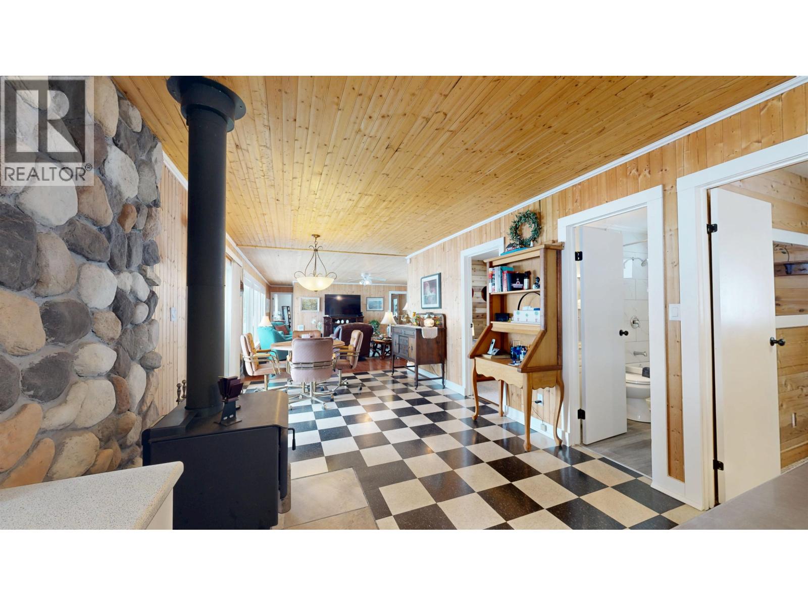 5780 TIMOTHY LAKE ROAD, 100 Mile House