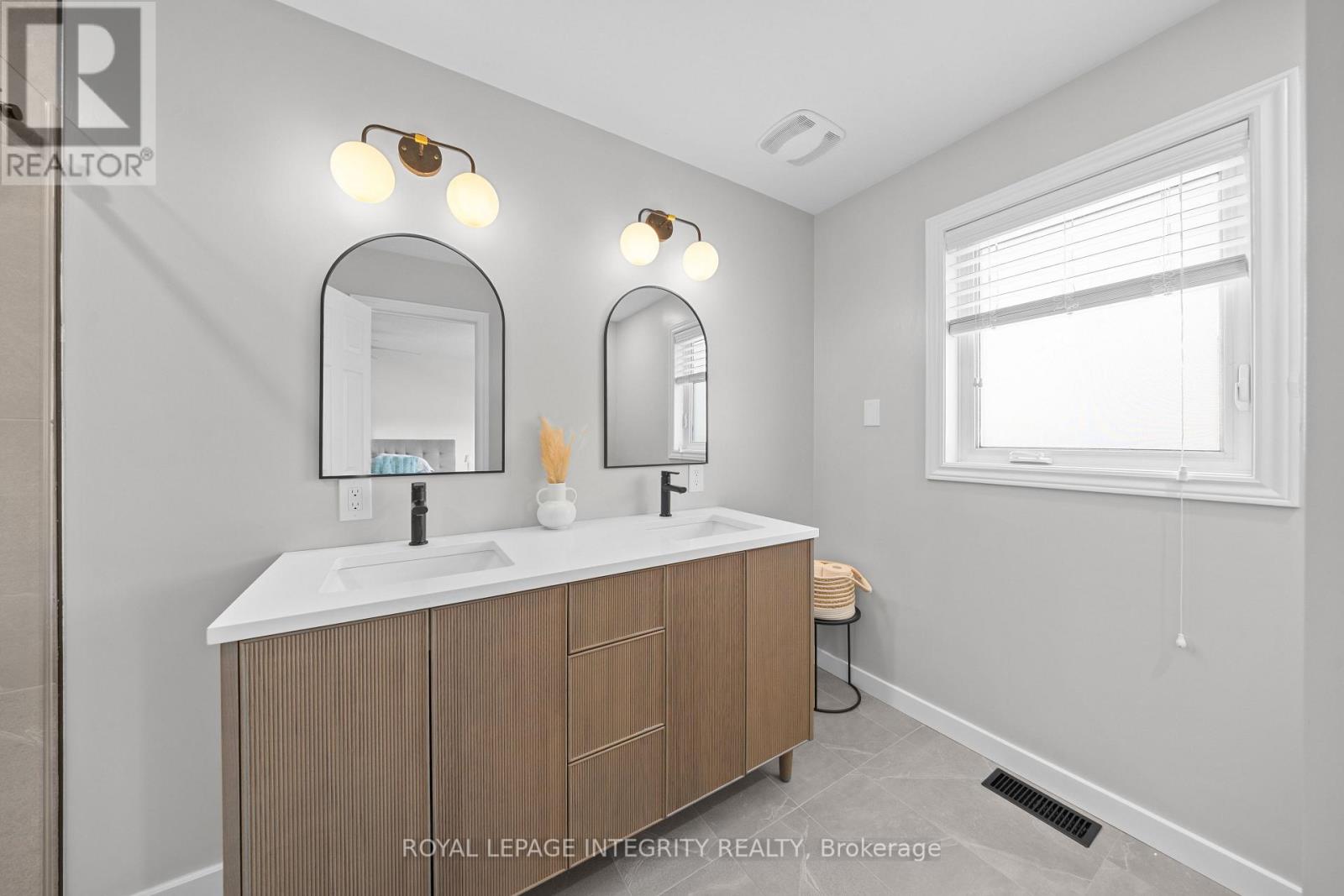 356 RAVENSWOOD WAY — photo 22