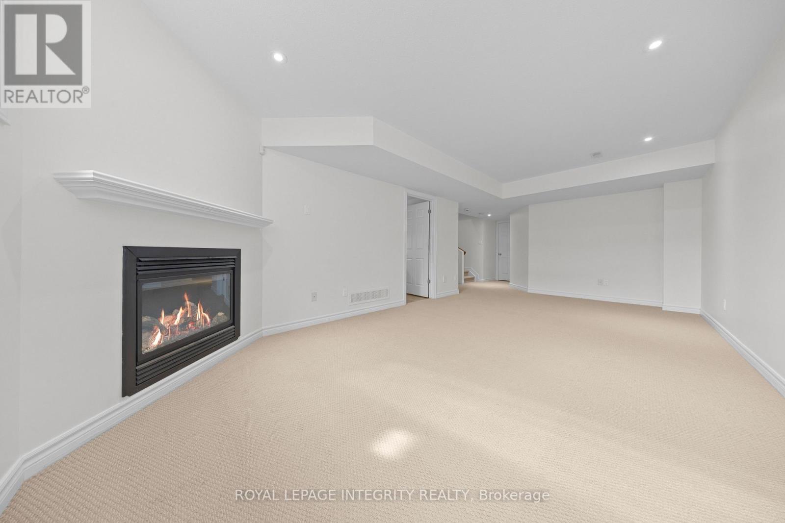 356 RAVENSWOOD WAY — photo 32