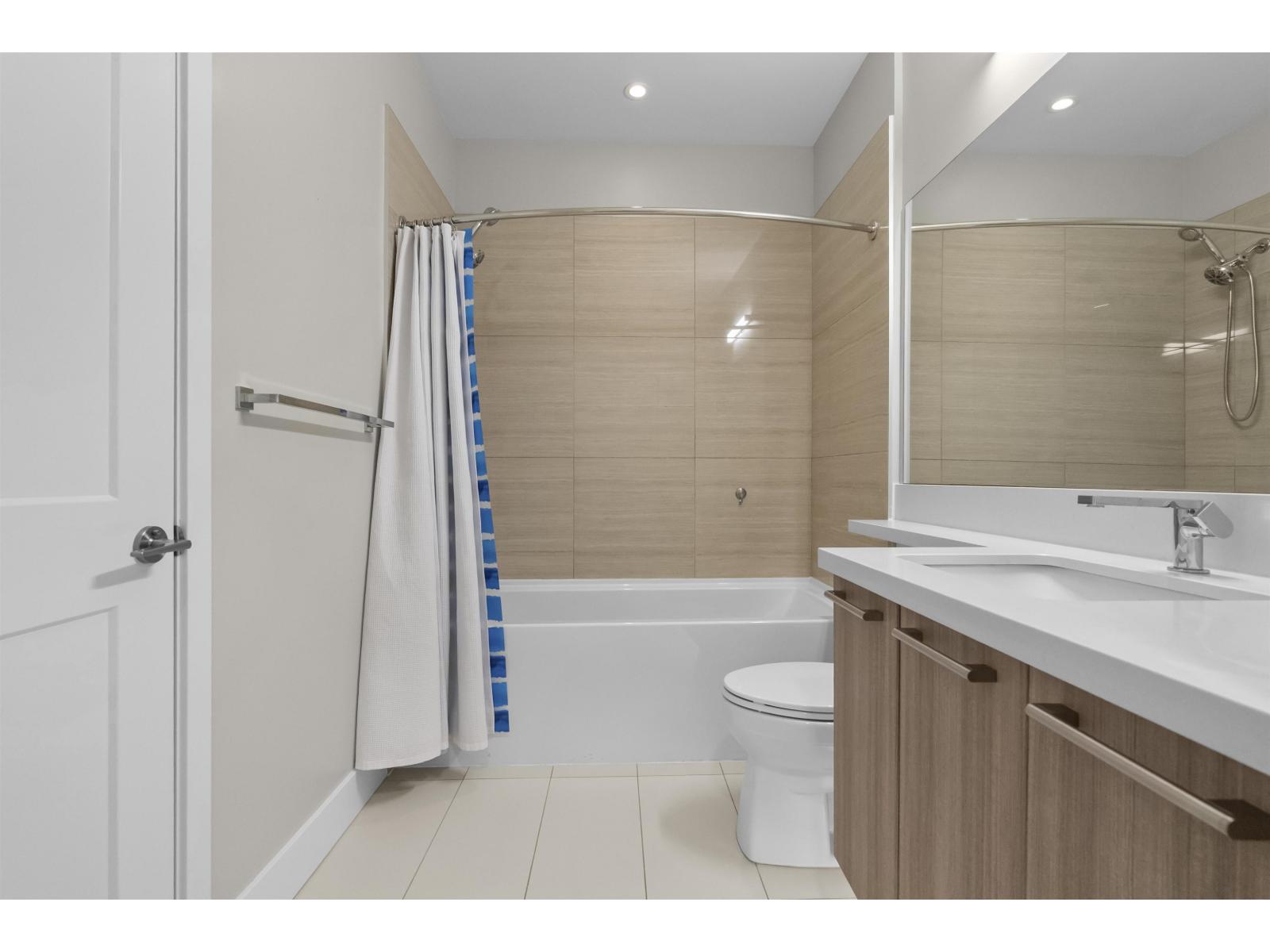 102 14022 NORTH BLUFF ROAD, White Rock