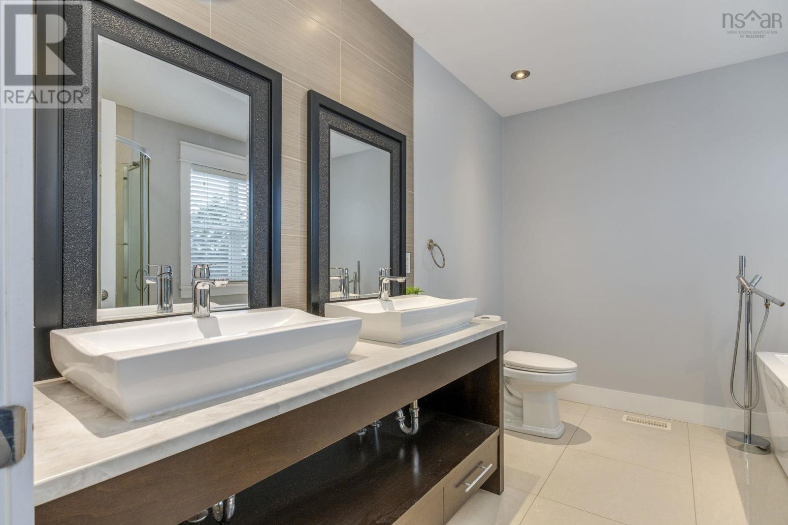 Property 22 of 44 of 214 Voyageur Way