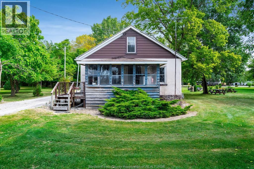 633 Point Pelee DRIVE - 1