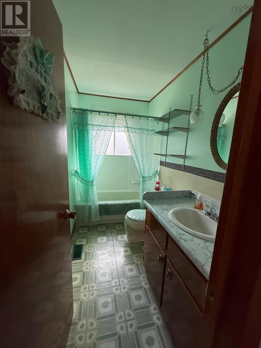 Property 27 of 32 of 7 Pinehurst Avenue