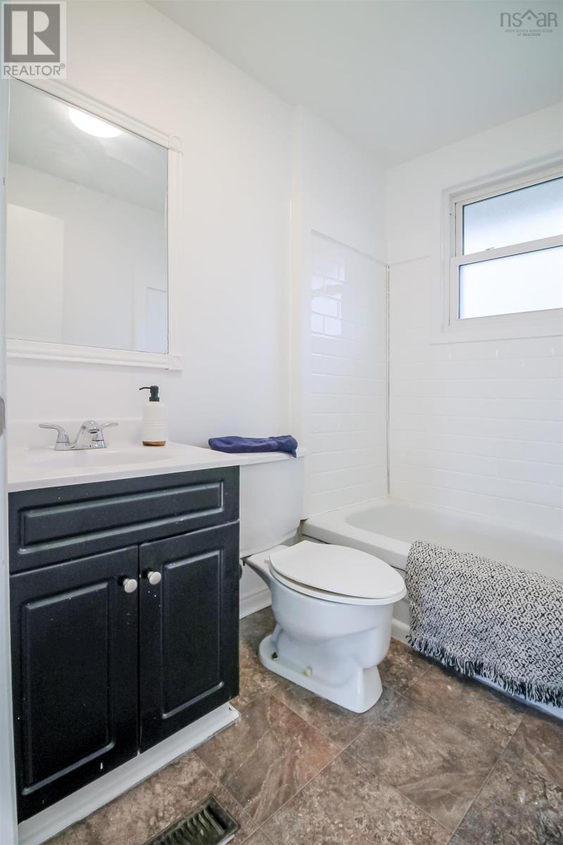 Property 24 of 27 of 36 Regal Road