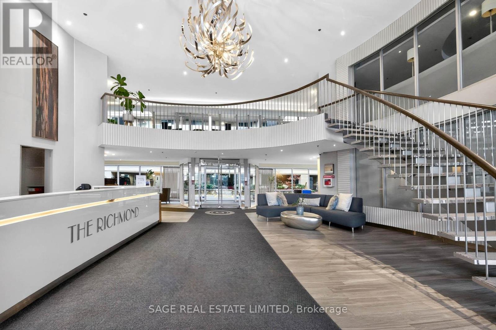 220 - 323 RICHMOND STREET E