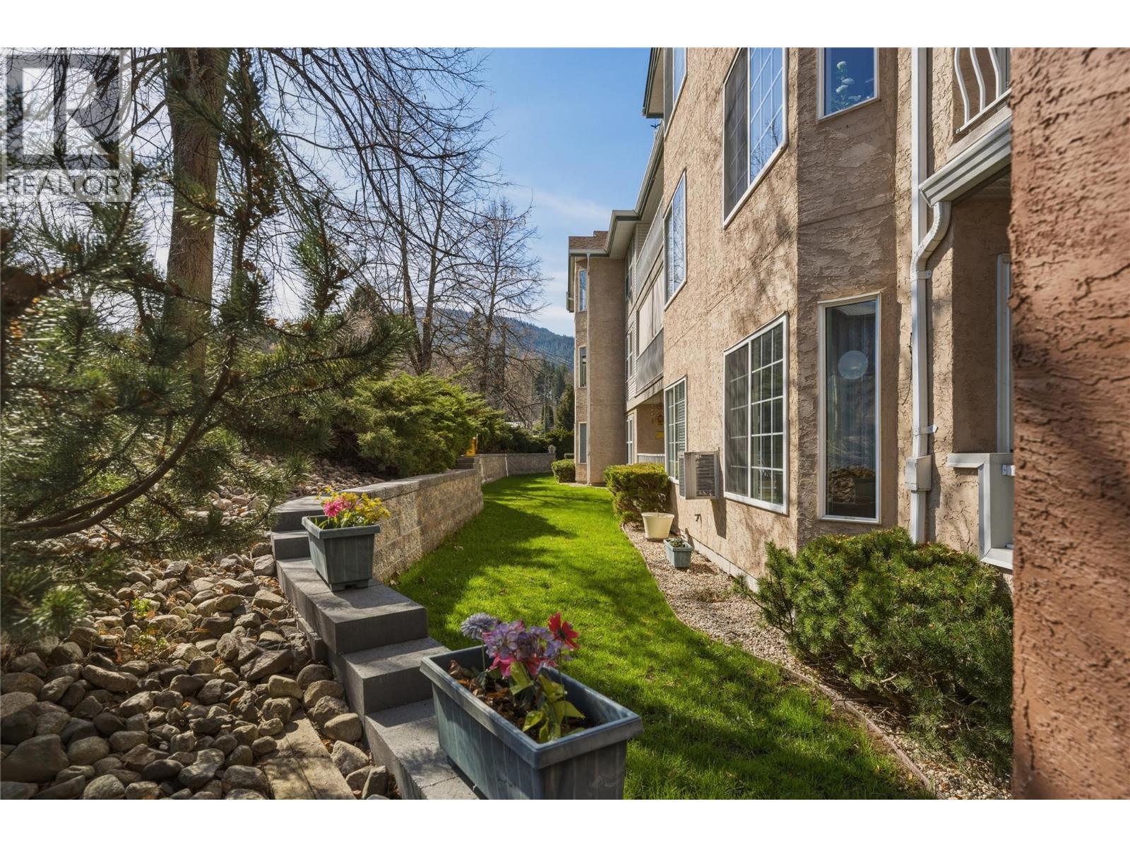 #104 251 6 STREET SE - 28