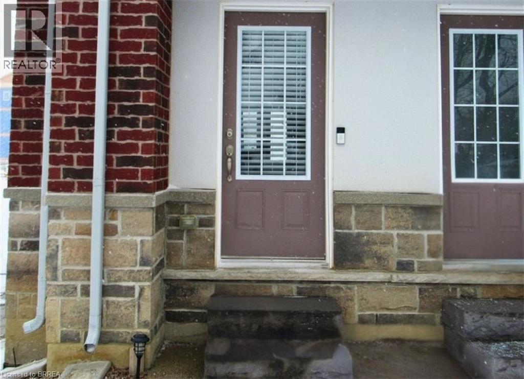 677 PARK Road Unit 18, Brantford, Ontario N3R0C2 - Photo 2