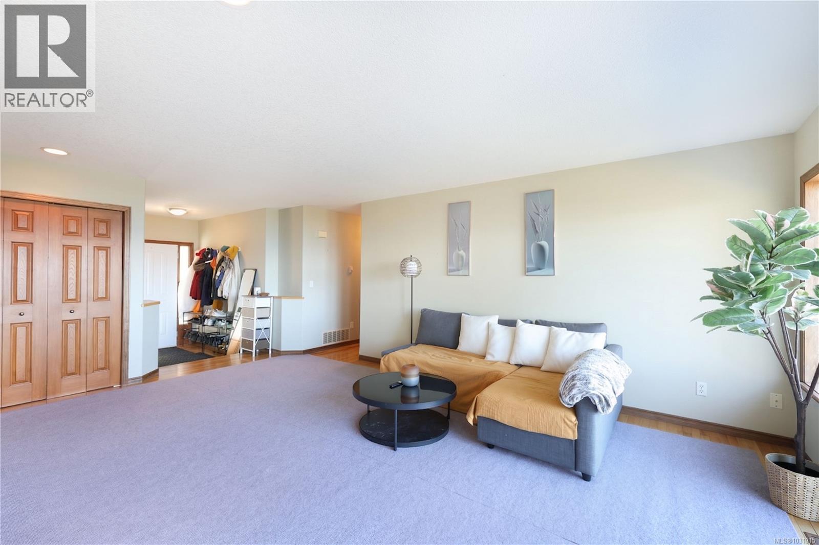 4718 Laguna Way - 13