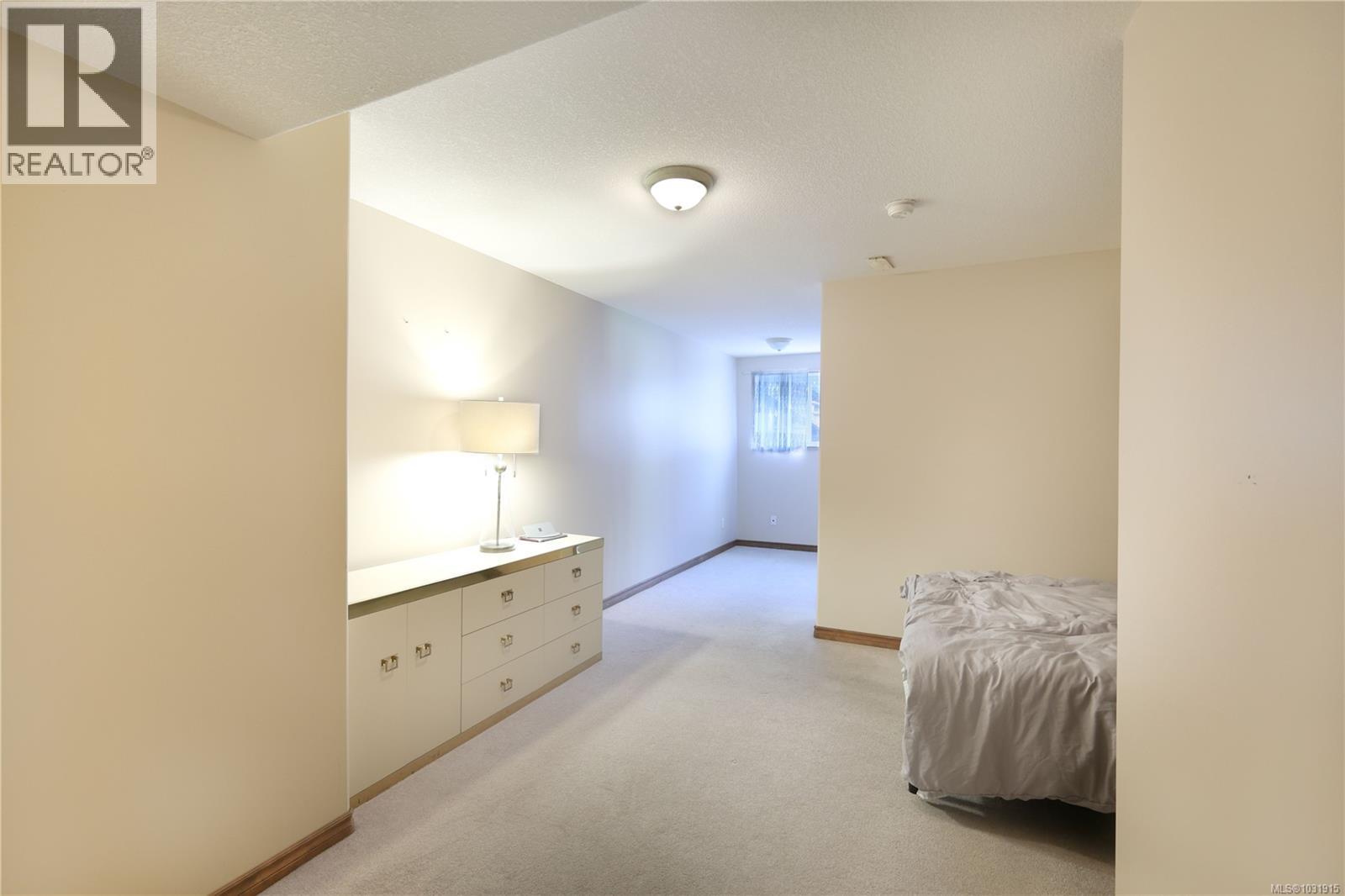 4718 Laguna Way - 31