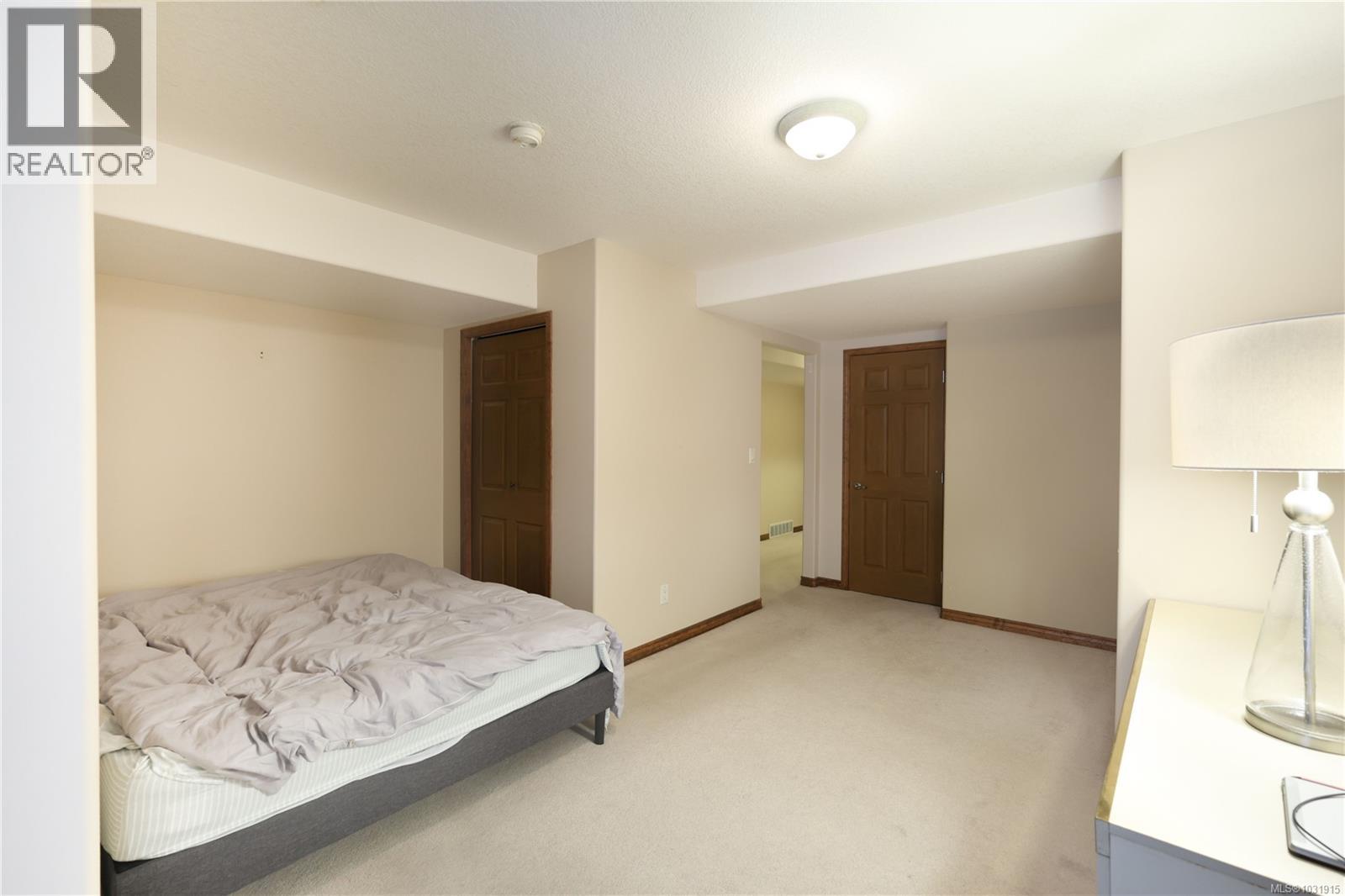 4718 LAGUNA WAY - 32