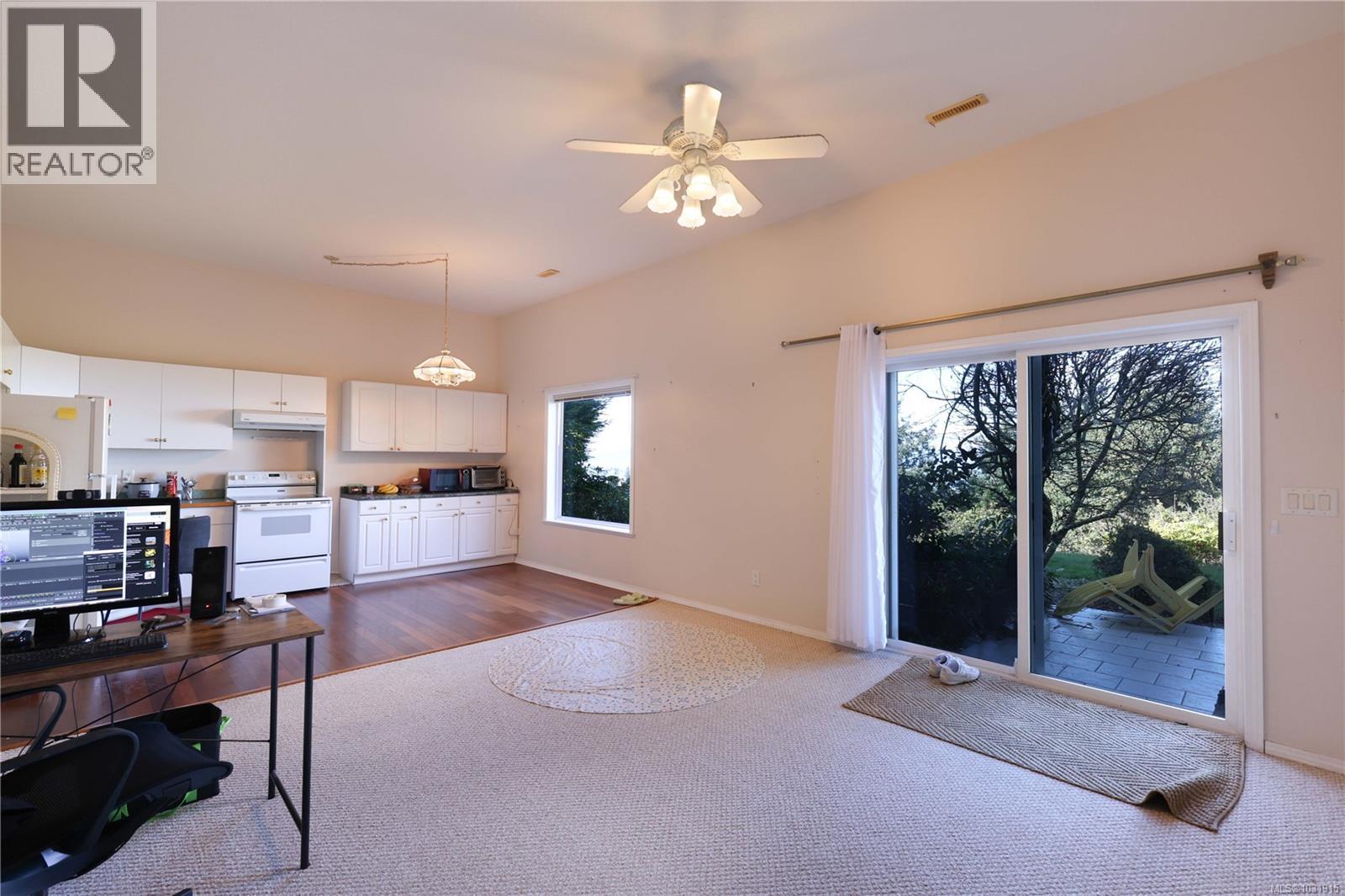 4718 Laguna Way - 36
