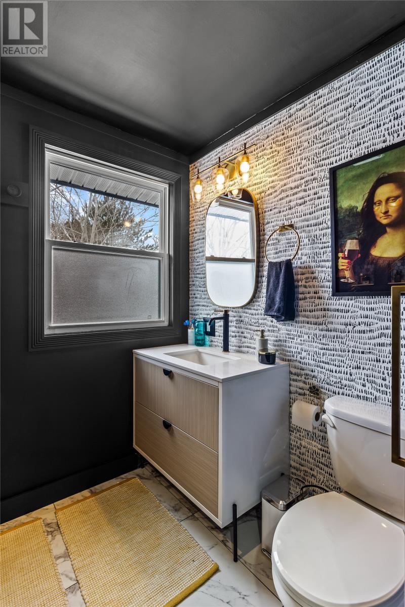 24 Eastview Crescent — photo 32