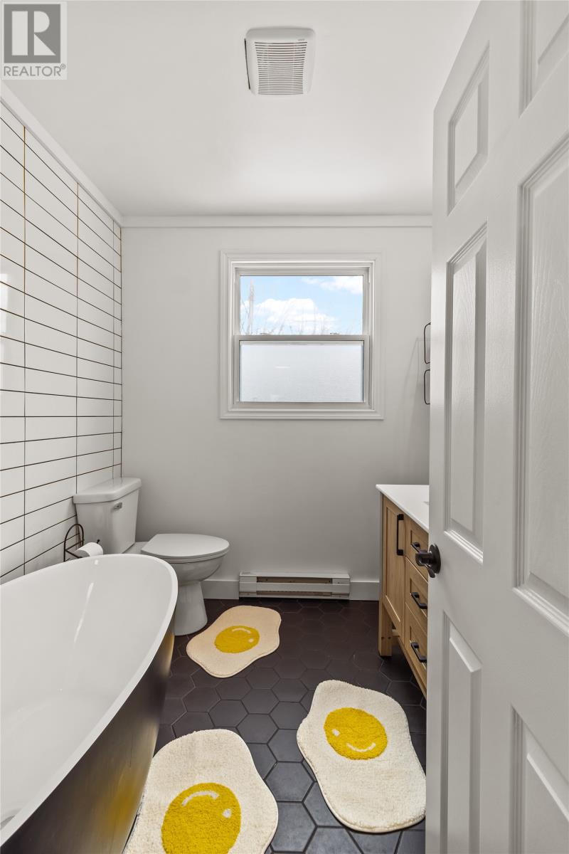 24 Eastview Crescent — photo 38