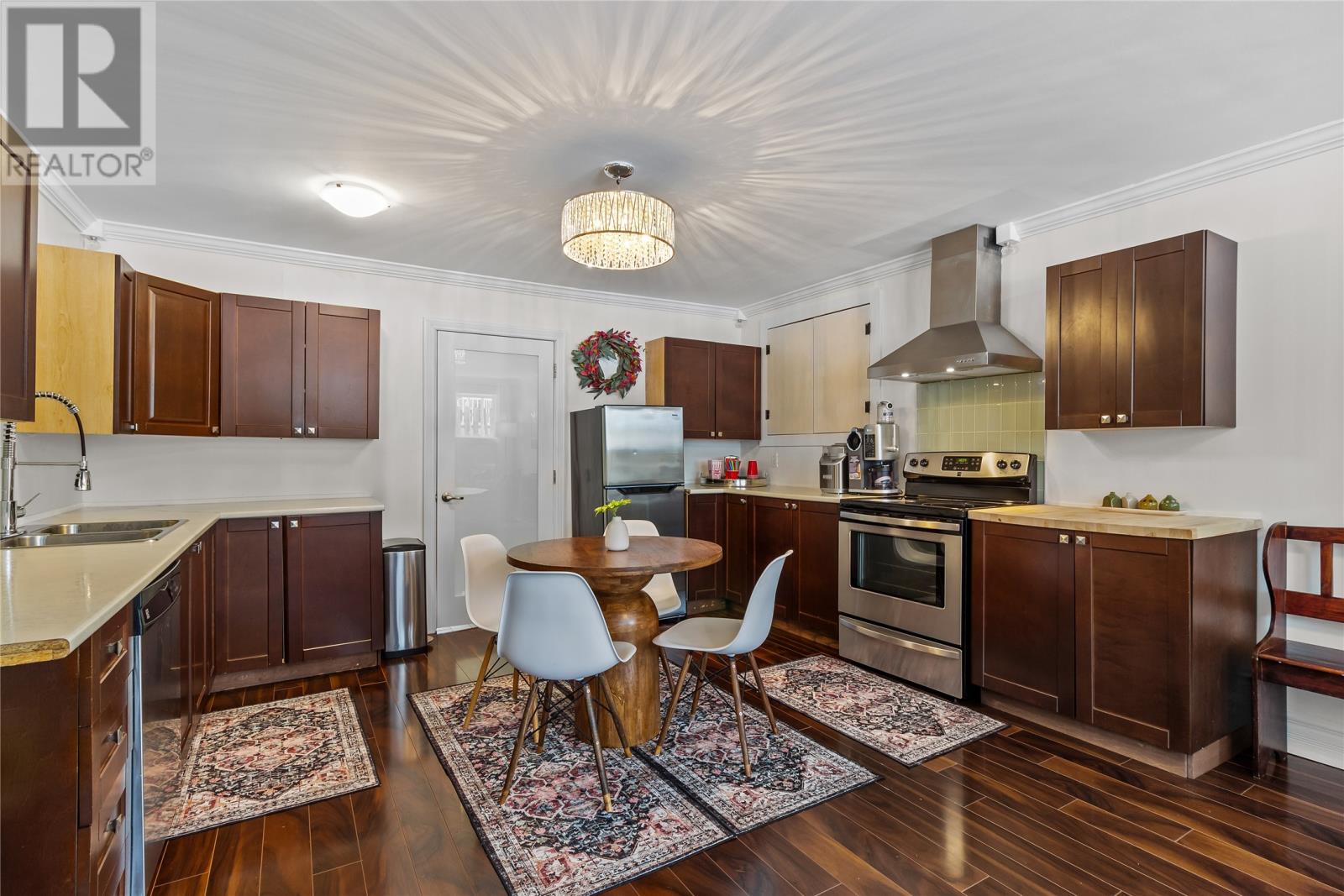 24 Eastview Crescent — photo 42
