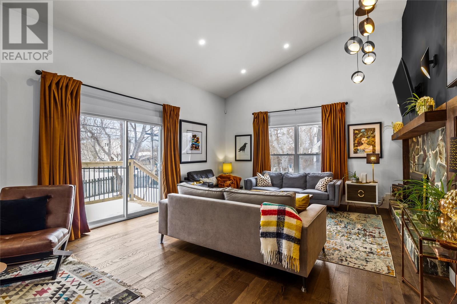 24 Eastview Crescent — photo 8