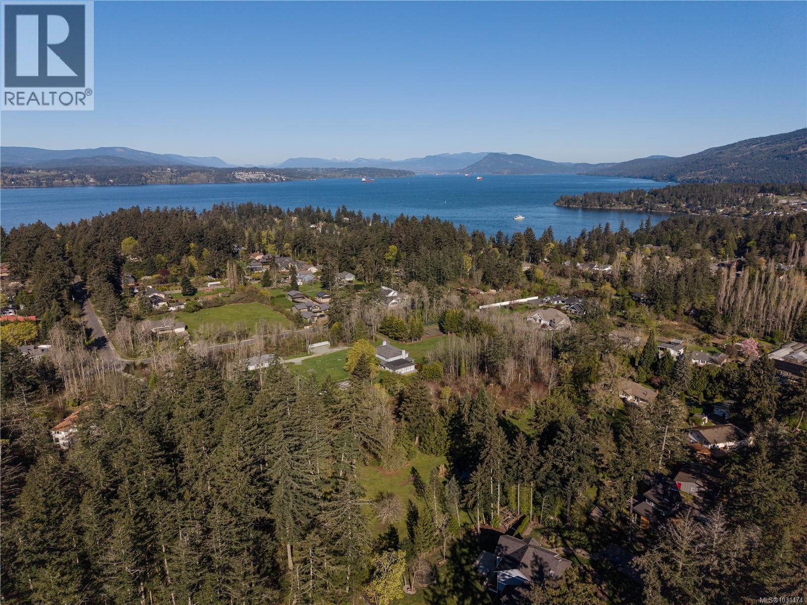  537 Cromar Road, North Saanich