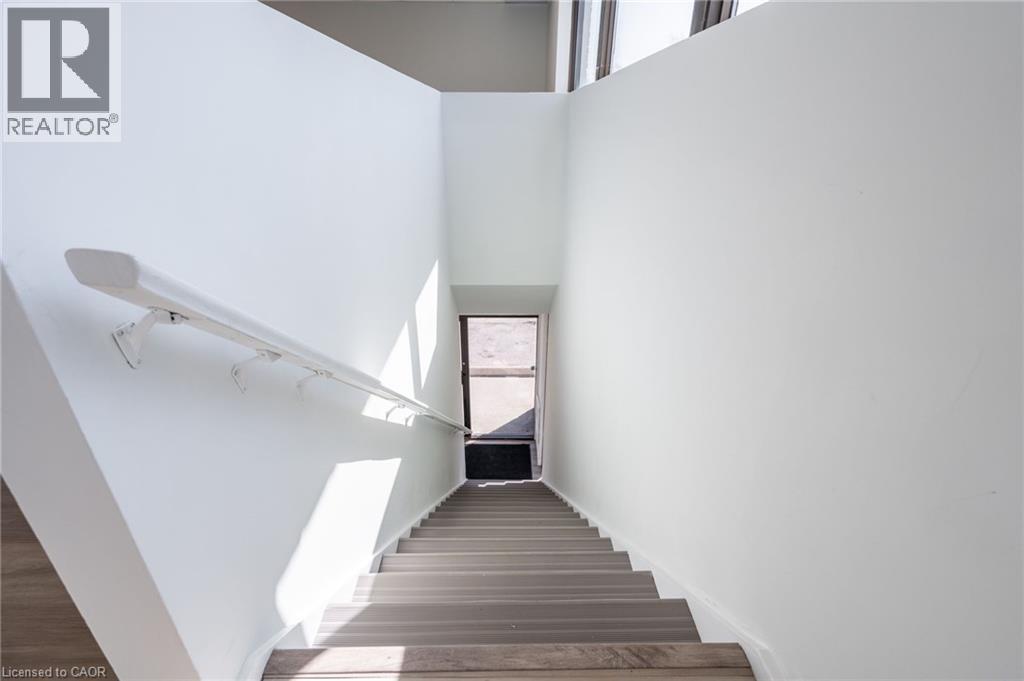 237 PARKDALE Avenue N Unit# 2ND FLOOR, Hamilton, Ontario, L8H5X4 — Photo 8