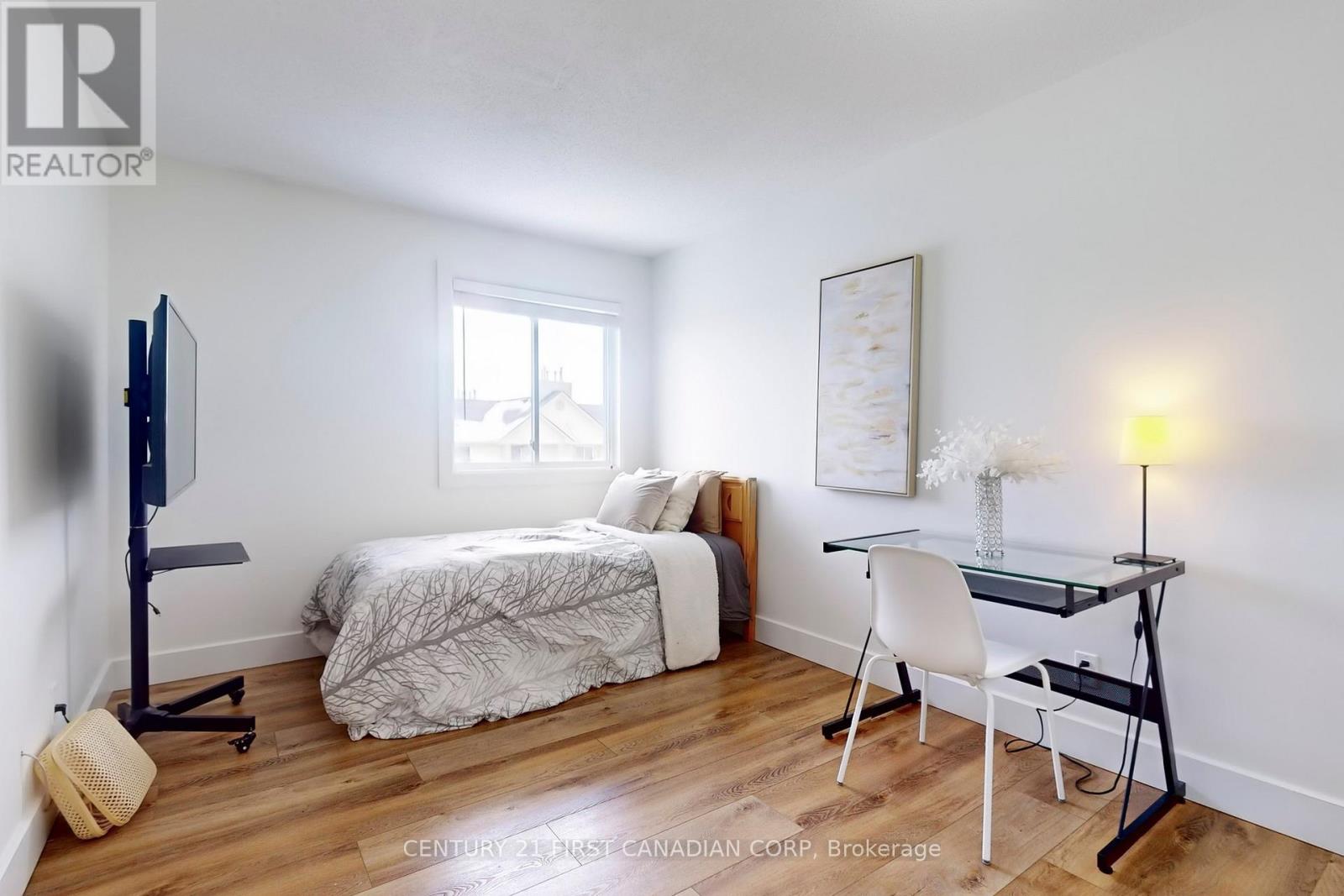#319 735 DEVERON CRESCENT - 29