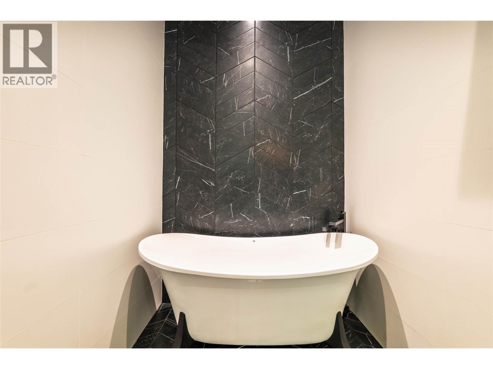 1409 ASH STREET - 32