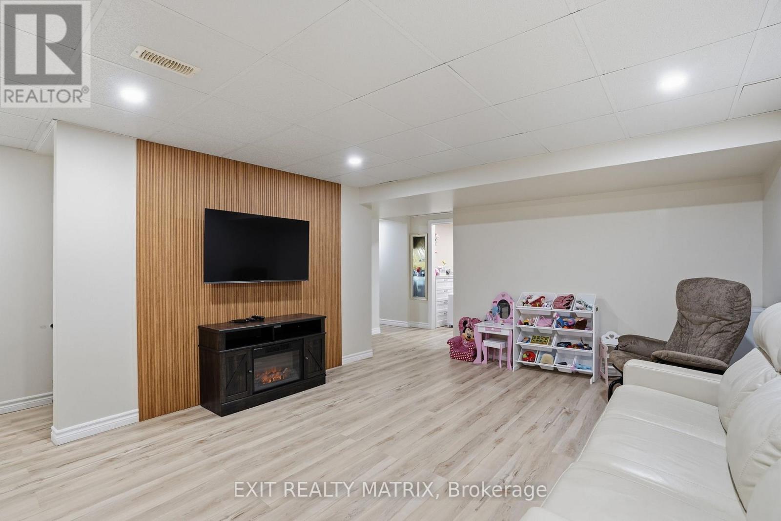 730 DES CHENES STREET - 21
