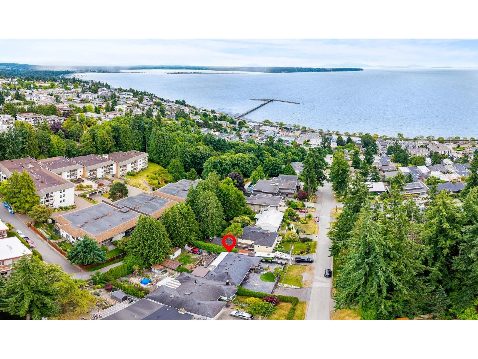 1360 EVERALL STREET, White Rock