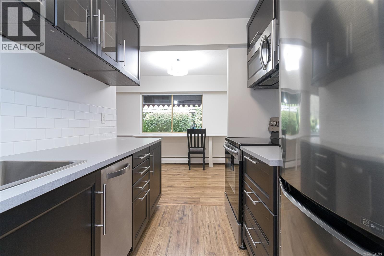 #132 964 HEYWOOD AVE - 14