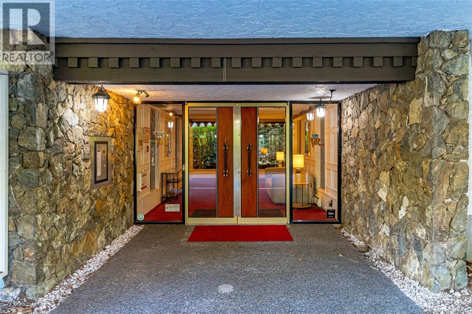 #132 964 HEYWOOD AVE - Image 2