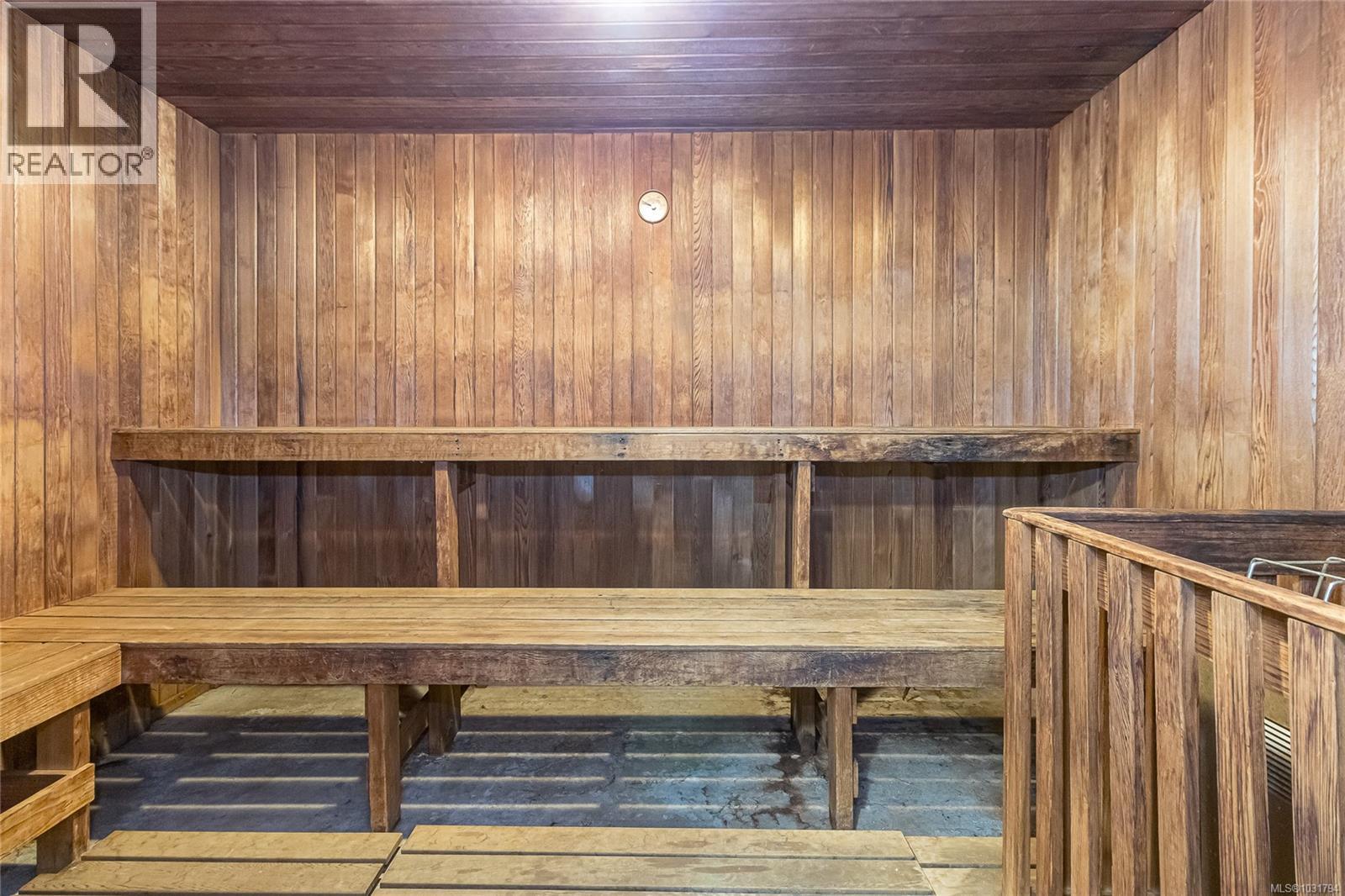 #132 964 HEYWOOD AVE - 24