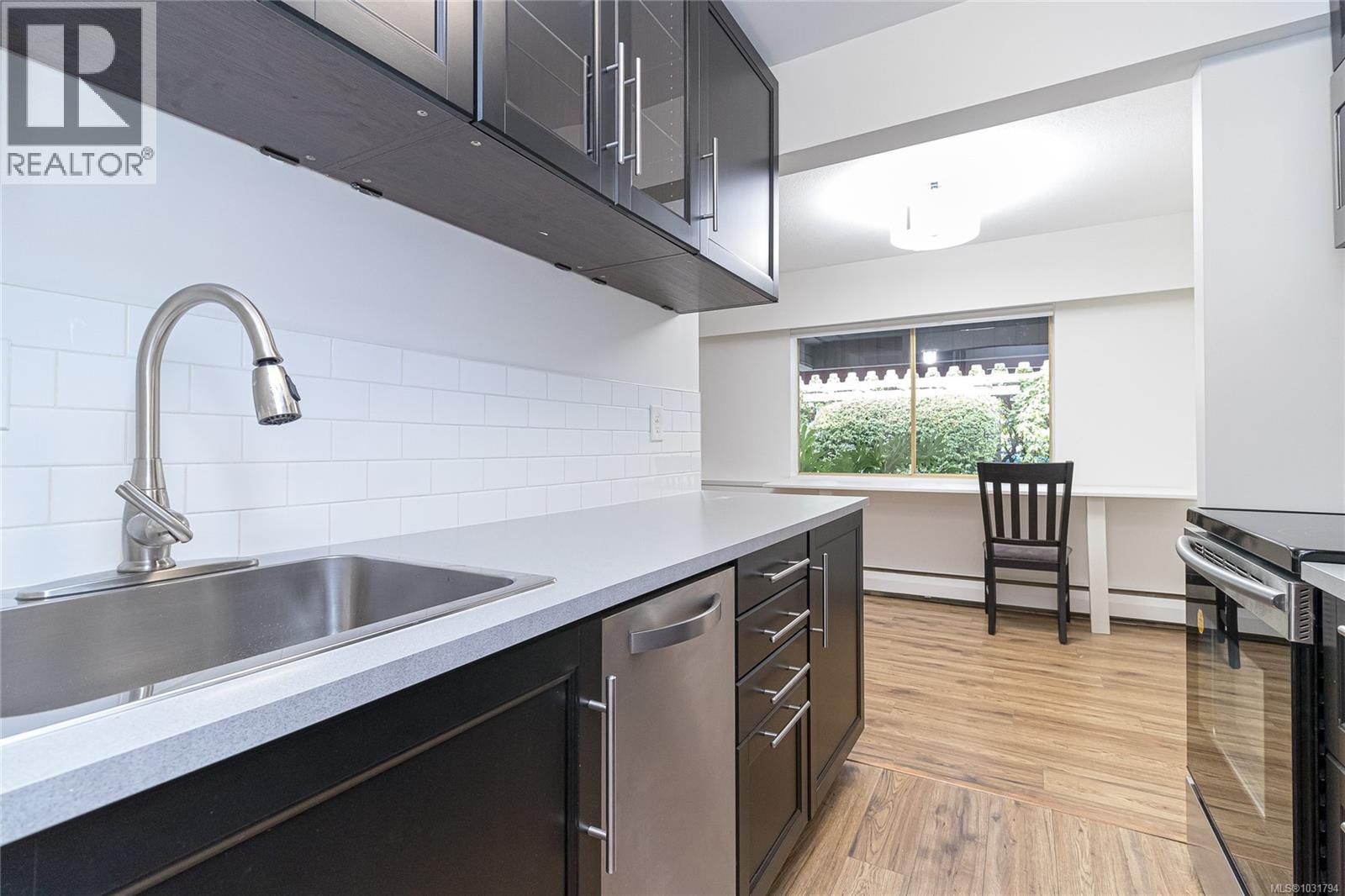 #132 964 HEYWOOD AVE - 8