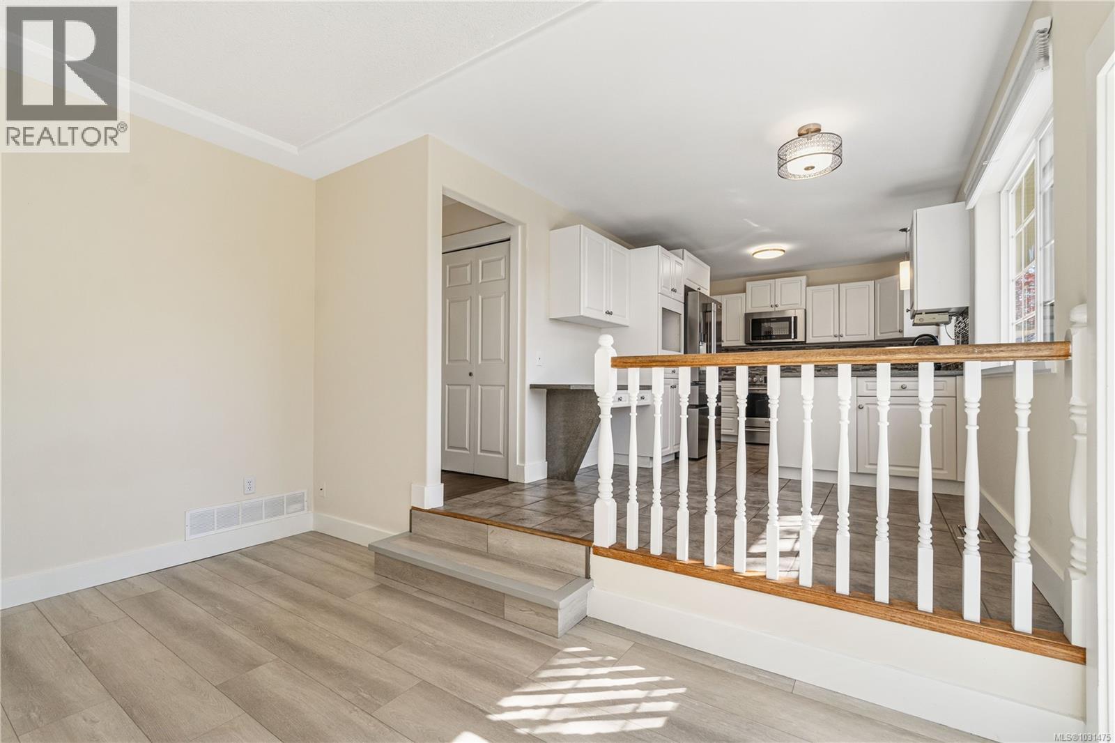 716 ERMINESKIN AVE - 9