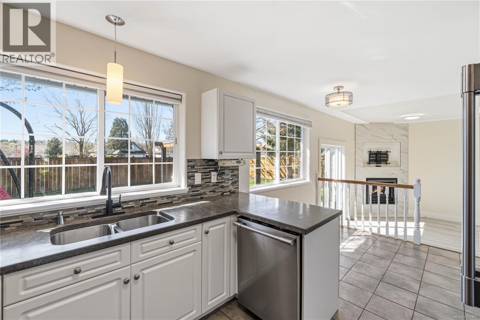 716 ERMINESKIN AVE - 8