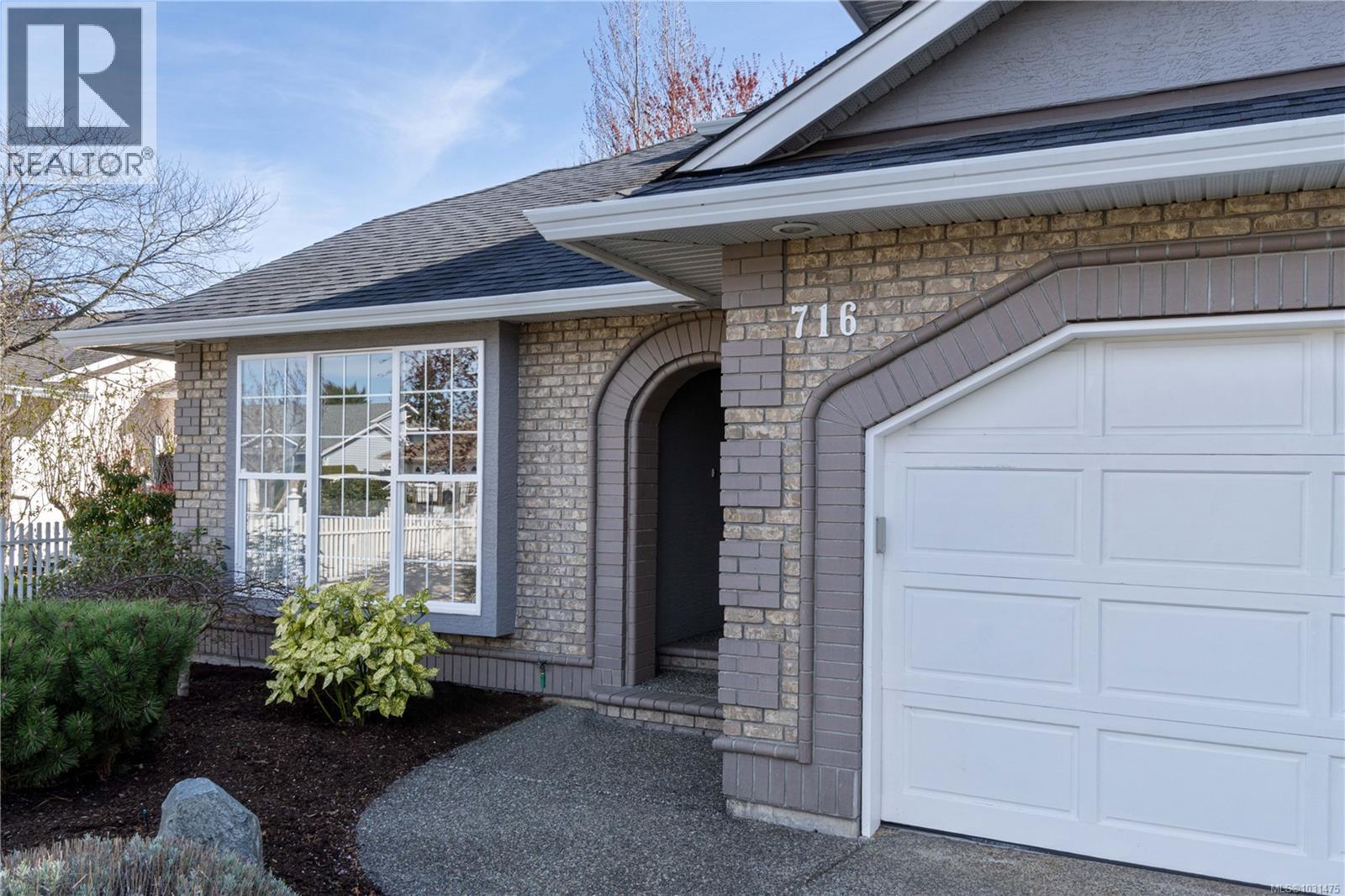 716 ERMINESKIN AVE - 45