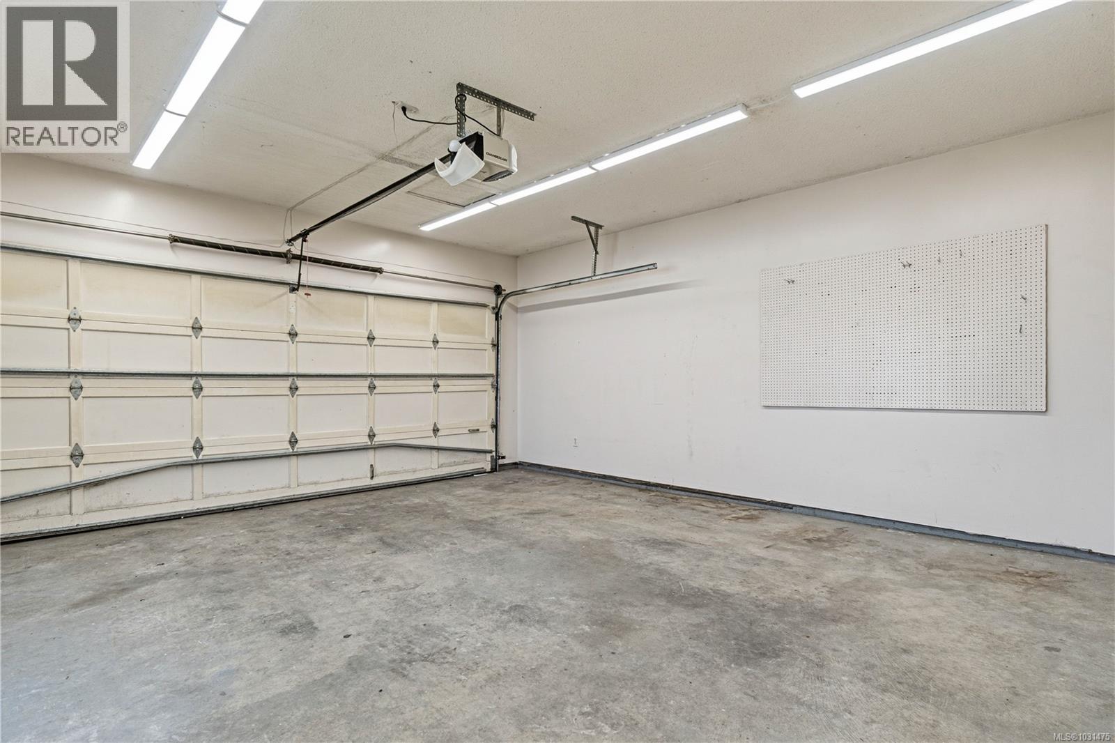 716 ERMINESKIN AVE - 27