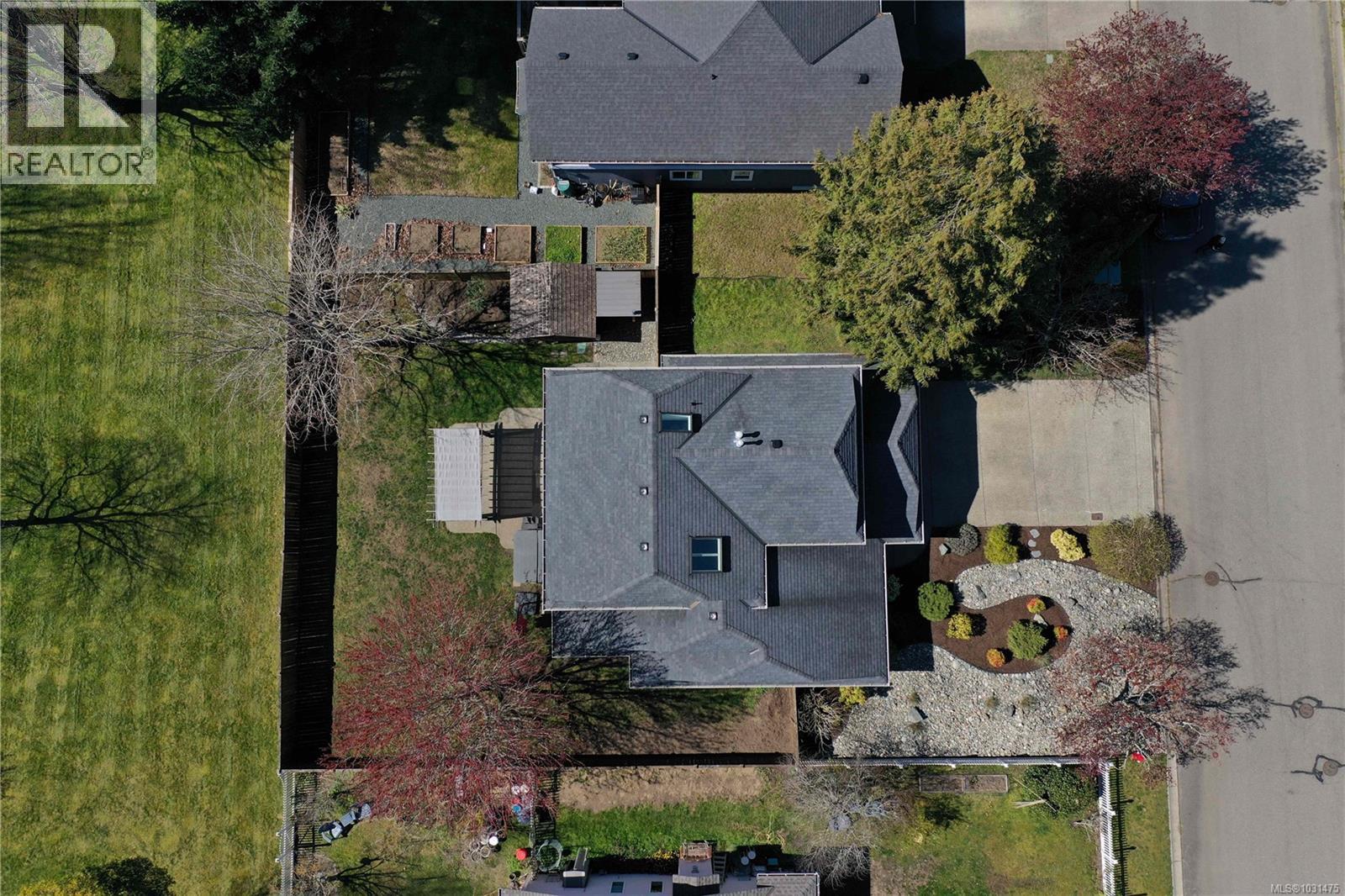 716 ERMINESKIN AVE - 36