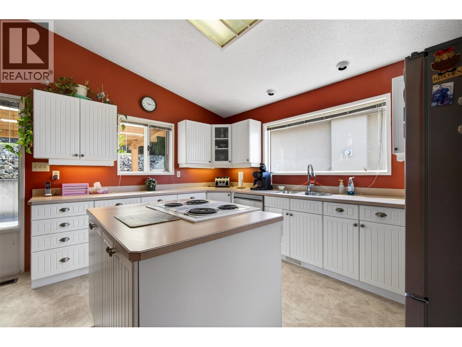 4860 14 Street NE - 8
