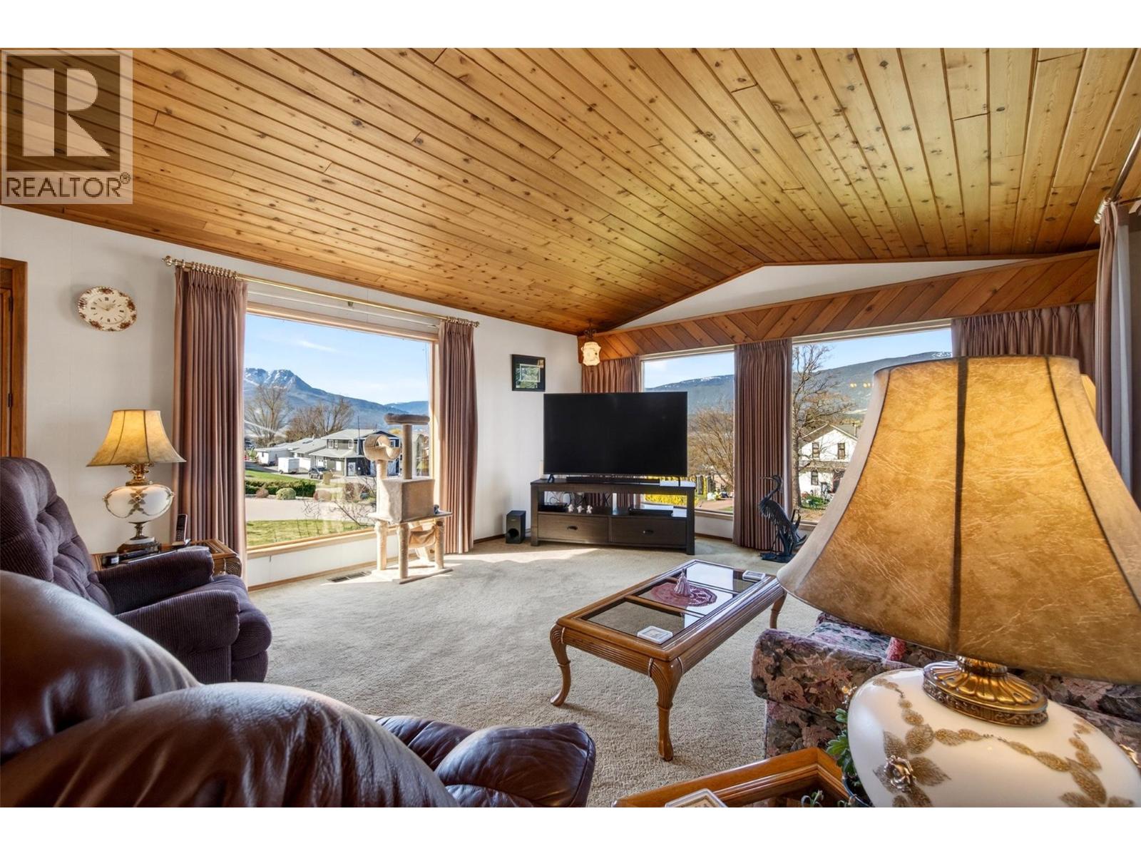 4860 14 Street NE - 3