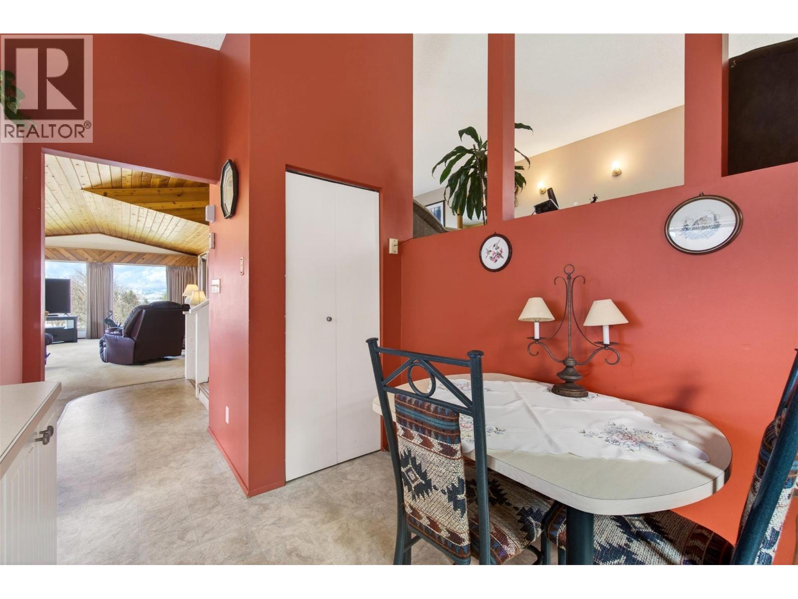 4860 14 Street NE - 13