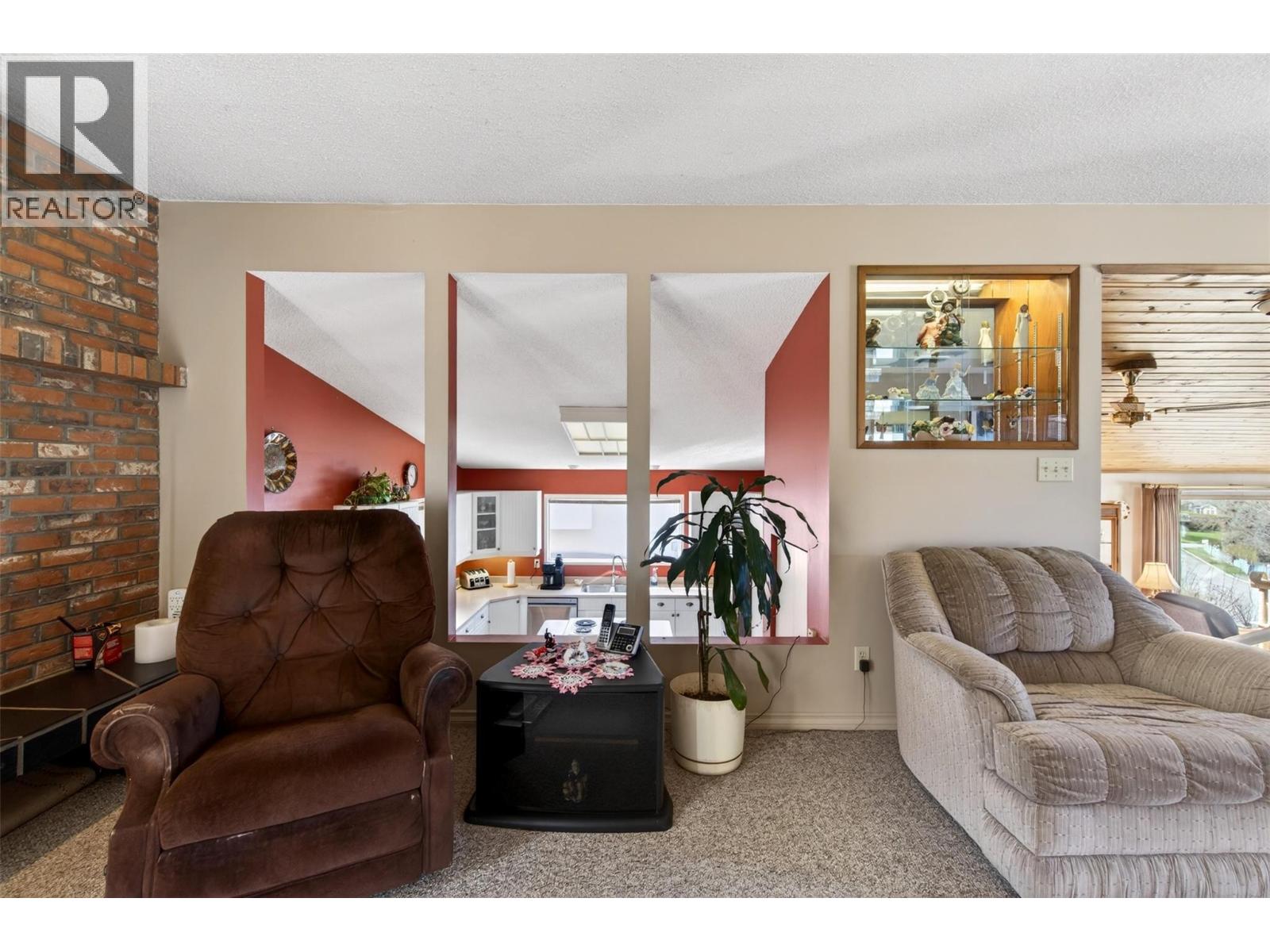 4860 14 Street NE - 18