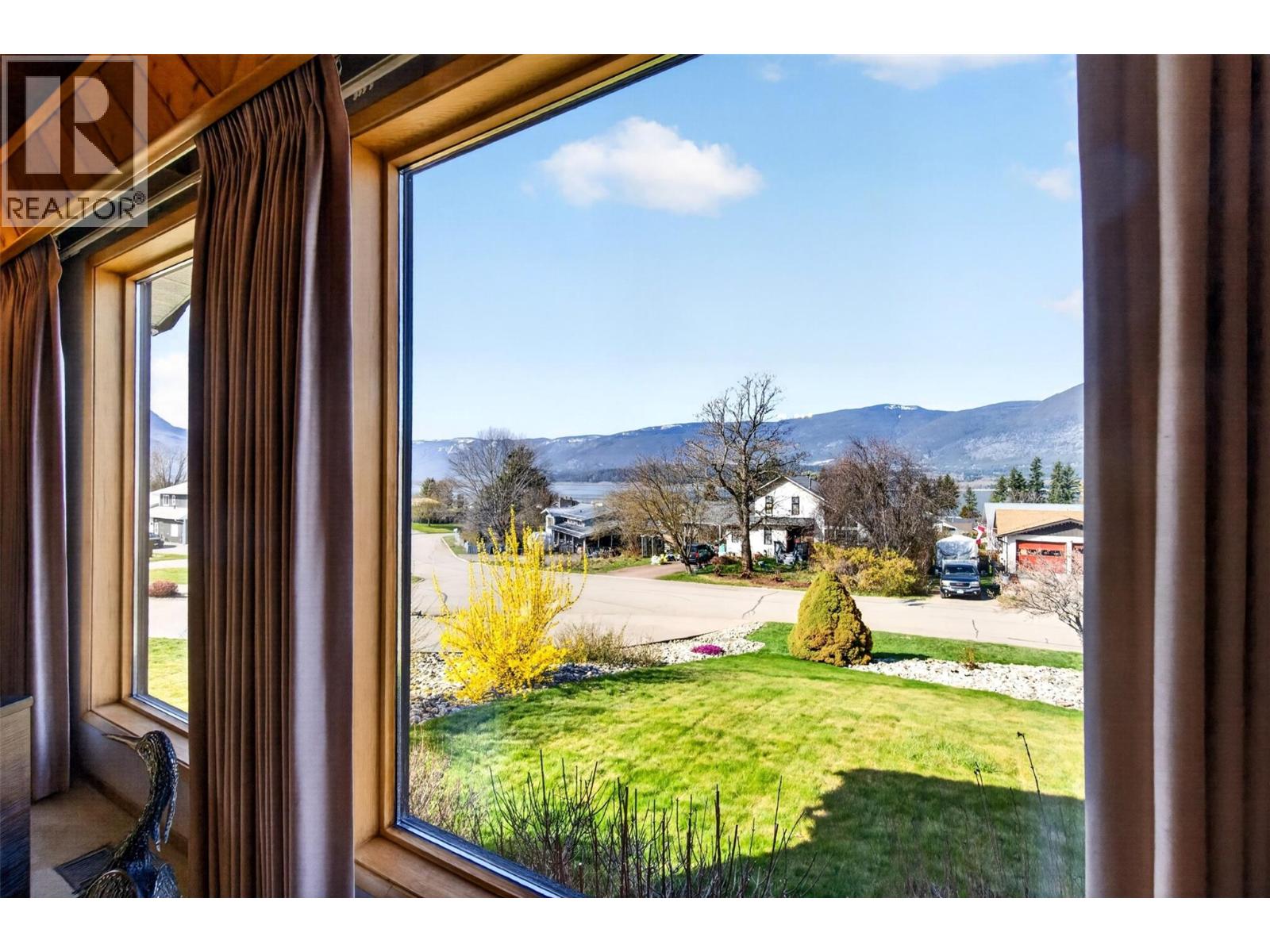 4860 14 STREET NE - 7