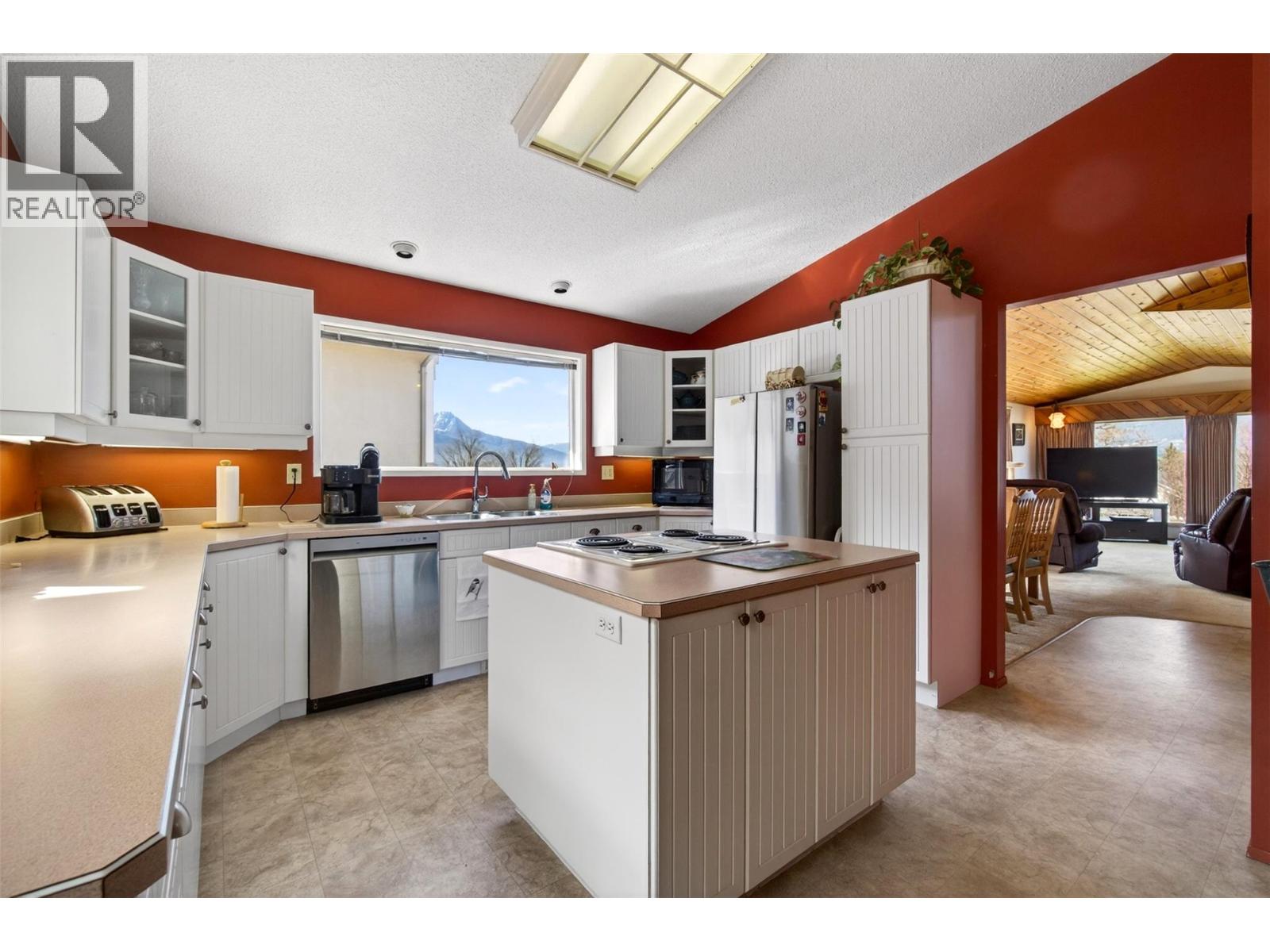 4860 14 Street NE - 9