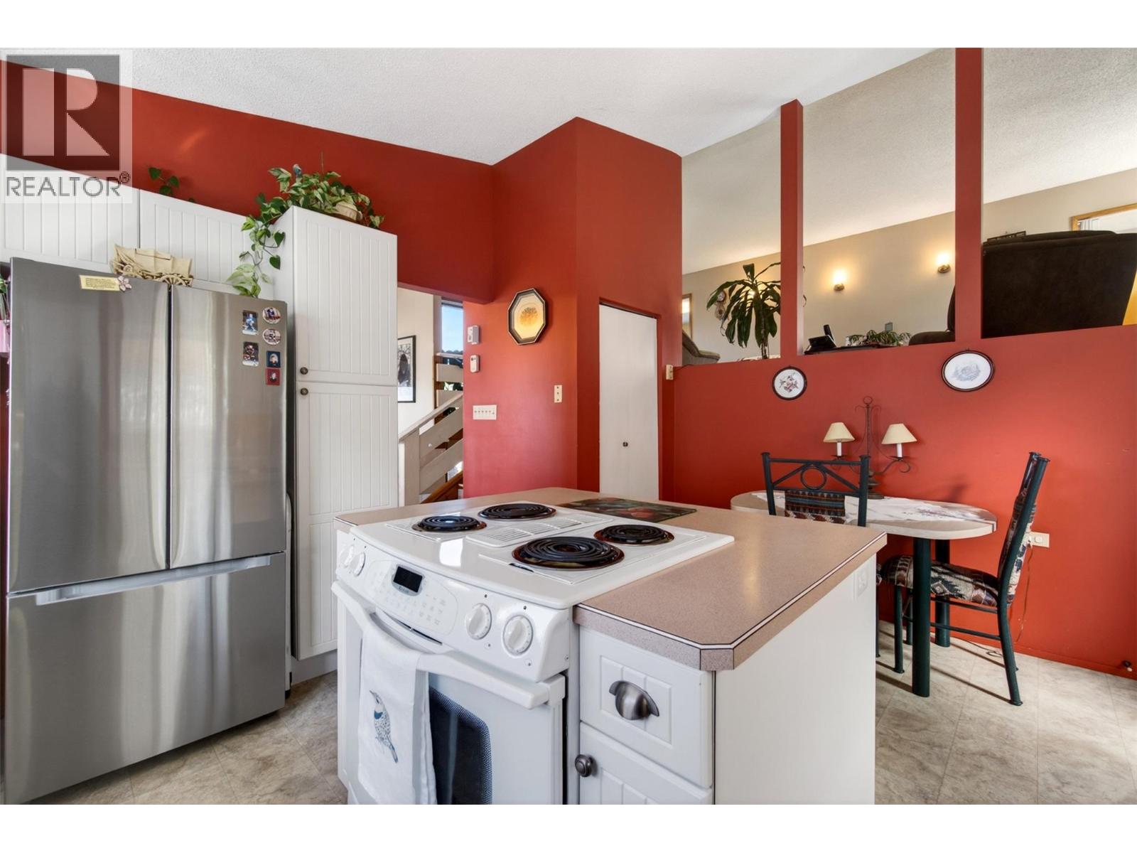 4860 14 Street NE - 10