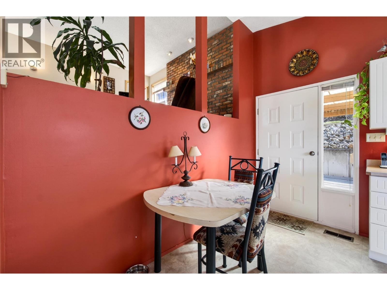 4860 14 Street NE - 12
