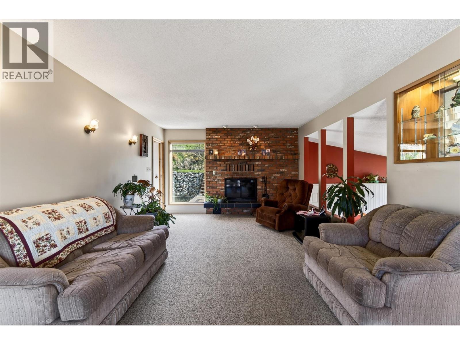 4860 14 Street NE - 16