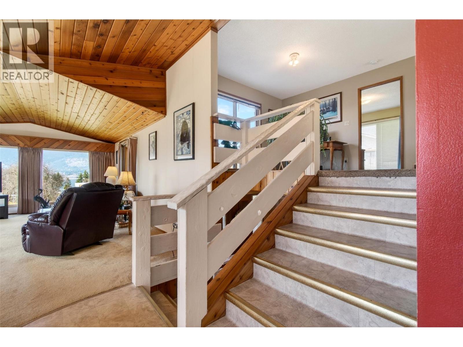 4860 14 Street NE - 14
