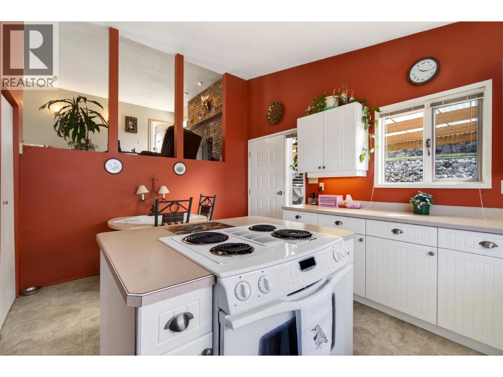 4860 14 Street NE - 11