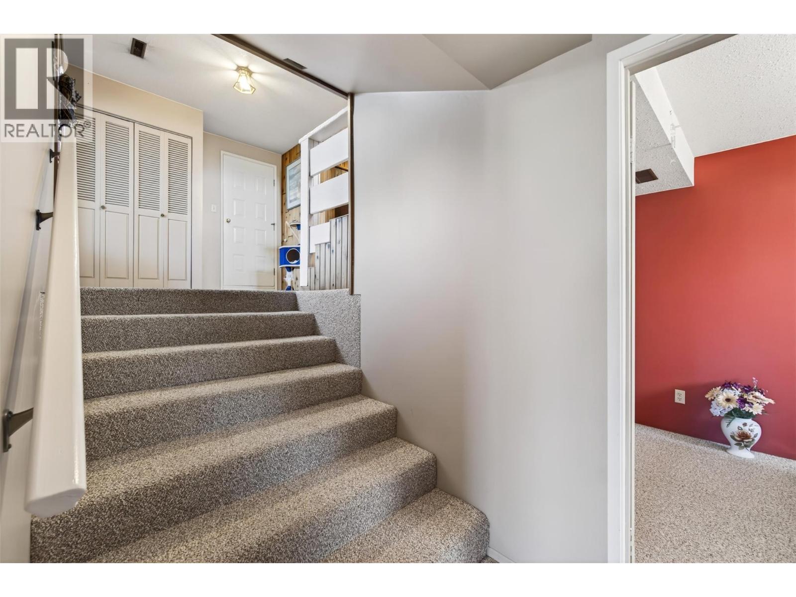 4860 14 Street NE - 31