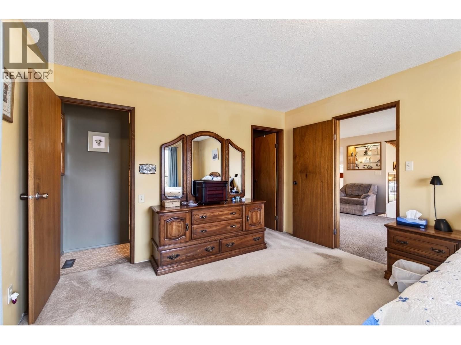 4860 14 Street NE - 25
